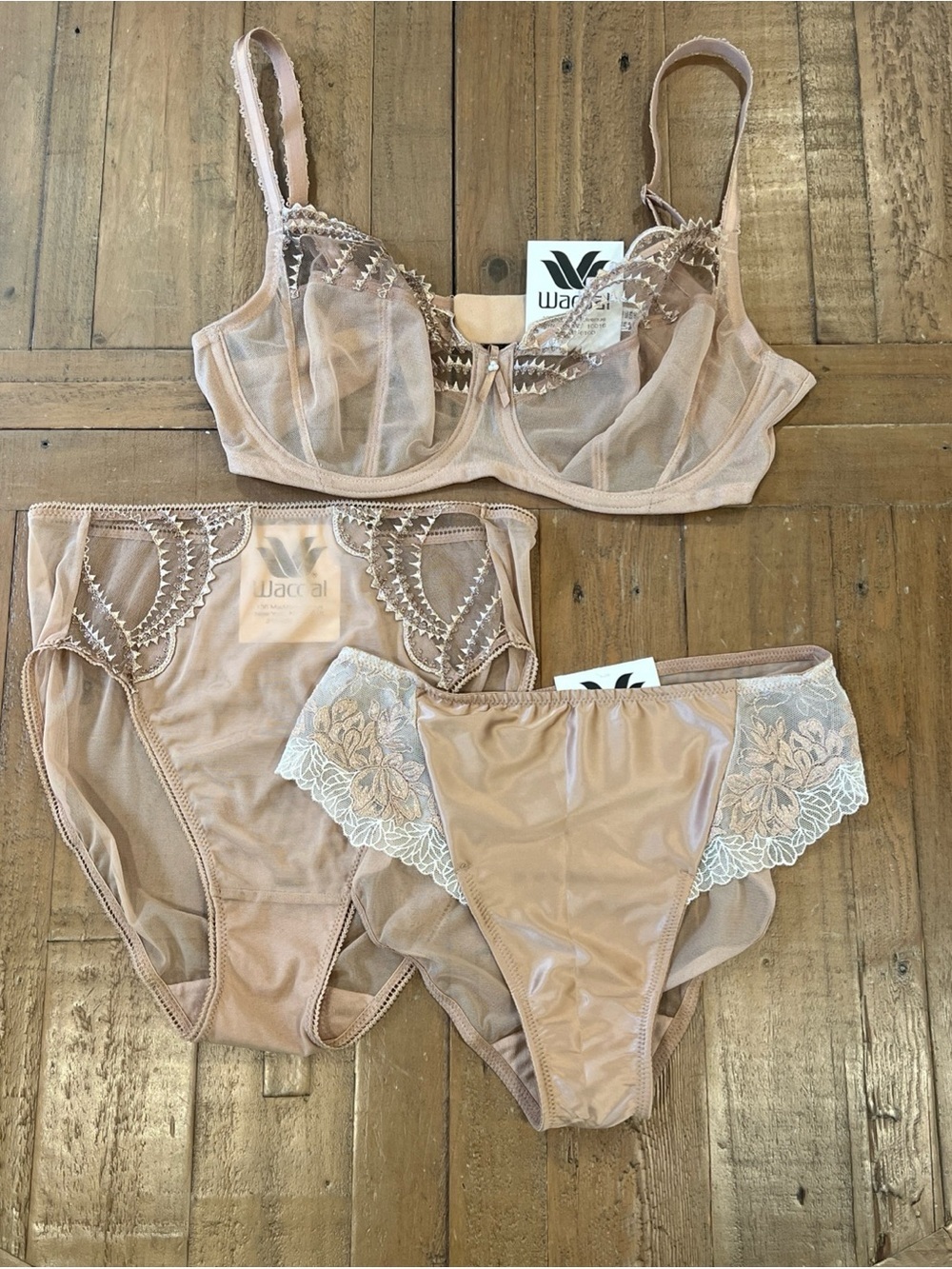 Wacoal Bra And Panties Set 34D Small Beige Lace Intimate Sheer Evocative Edge